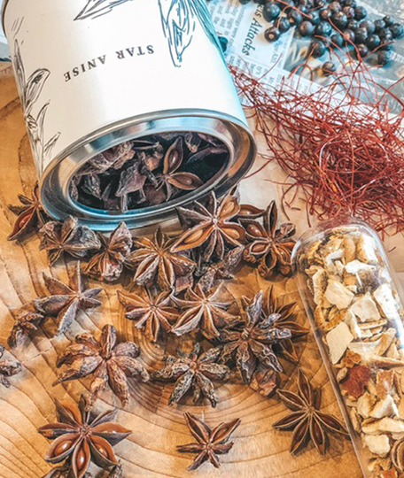 Csillagánizs (egész) fémdobozban